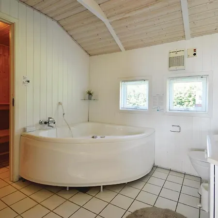 Three-bedroom In * Sjølund