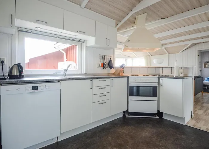Three-bedroom In Dom wakacyjny Sjolund