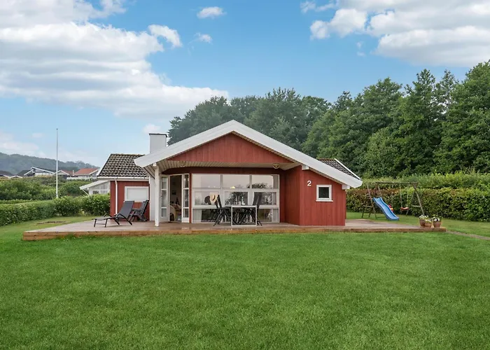Dom wakacyjny Three-bedroom In Sjolund