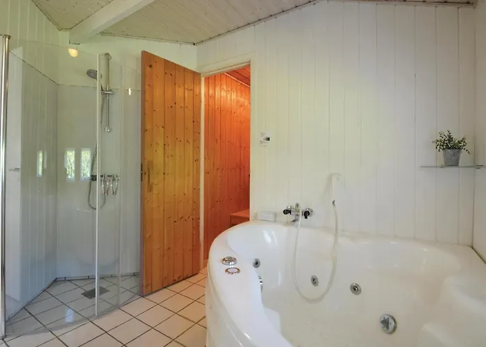 Dom wakacyjny Three-bedroom In Sjolund